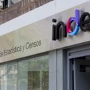 La economía quedó al borde de la recesión y Caputo festejó un crecimiento del 0,1%