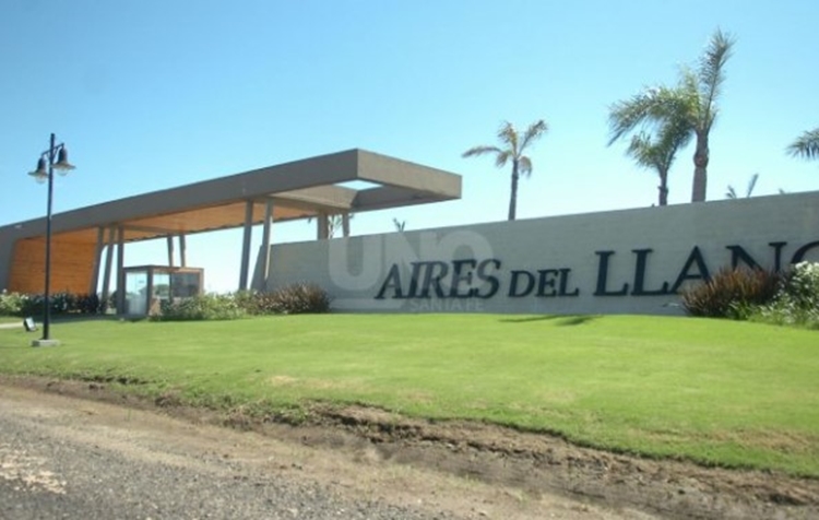 Detuvieron a una mujer que violó el domicilio de su ex pareja en barrio Aires del Llano y luego resistió el trabajo policial