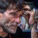 Detienen al Padre Paco y a «los pibes de las banderas» en Plaza de Mayo