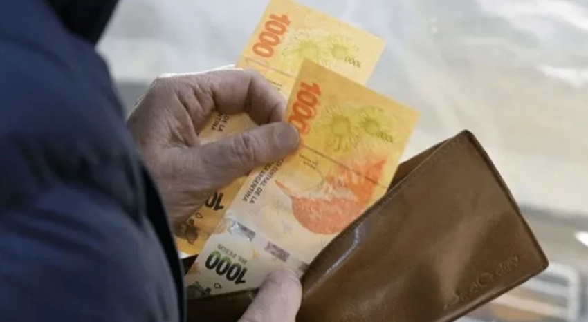 Cuánto podría recuperar de su salario un trabajador provincial con el plan oficial que alivia las deudas