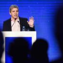 Caputo enfrenta vencimientos por 15 billones con el mercado saturado de bonos largos