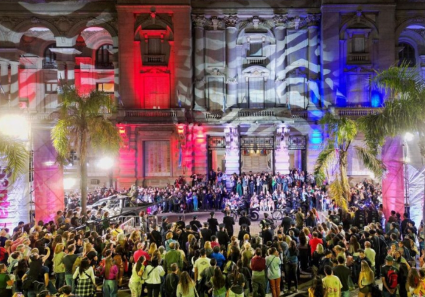 Noche de los Museos: desfile nocturno y visita a la Casa de Gobierno