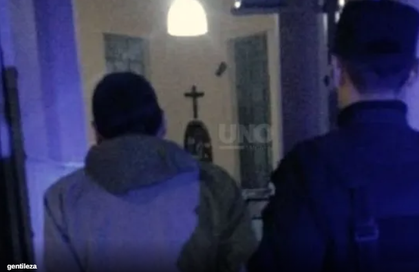 Aprehendieron a un hombre tras efectuar disparos y provocar disturbios en barrio Alfonso