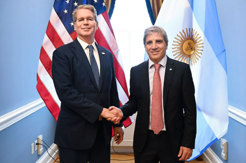 Bessent ya vendió en Argentina más de 2000 millones de dólares para facilitar la fuga de sus amigos