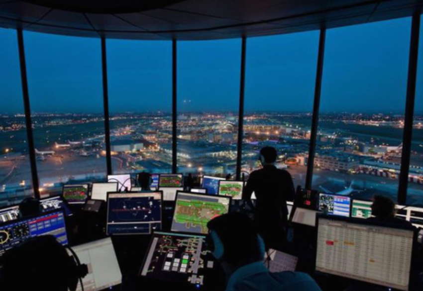 Por escasez de controladores aéreos, los principales aeropuertos estadounidenses sufren paros y cancelaciones