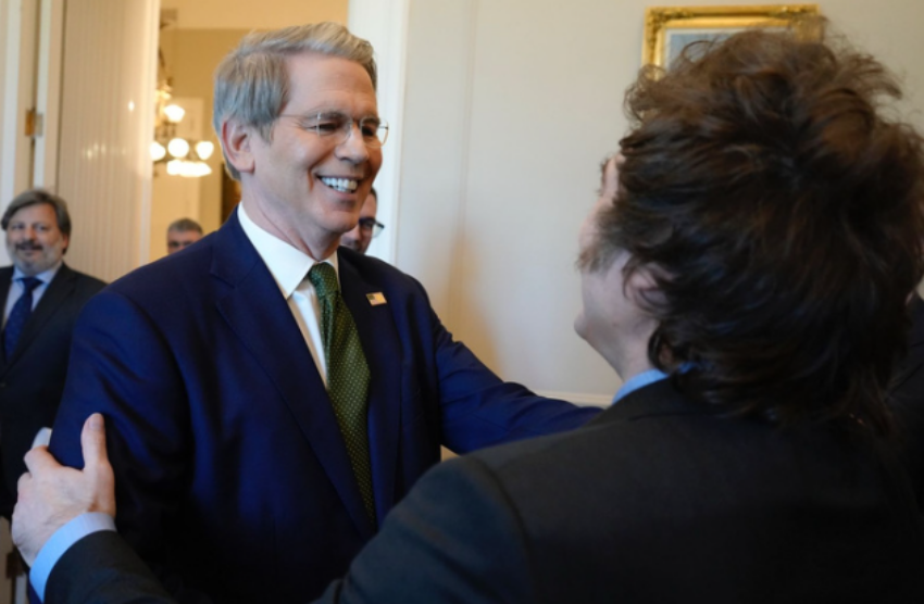 Scott Bessent aseguró que Milei se comprometió “a sacar a China de Argentina”