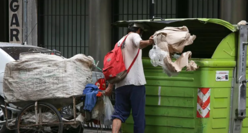 Recicladores de Rosario en crisis por la caída del precio del cartón