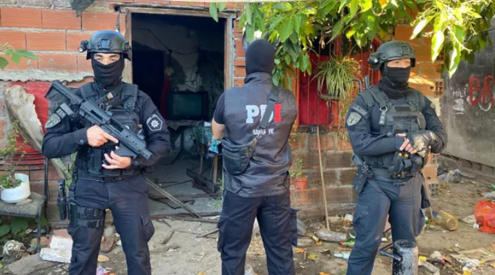 Desarticulan una banda dedicada al robo y desguace de motocicletas en Santa Fe: allanamientos, secuestros y detenidos