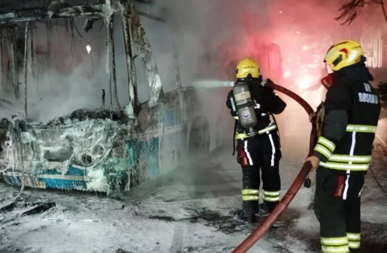 Se incendió un colectivo en pleno centro de Rosario