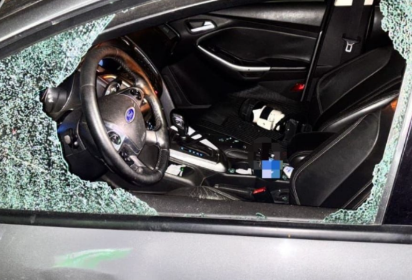 Robaron elementos del interior de un auto en San Jerónimo al 3.500