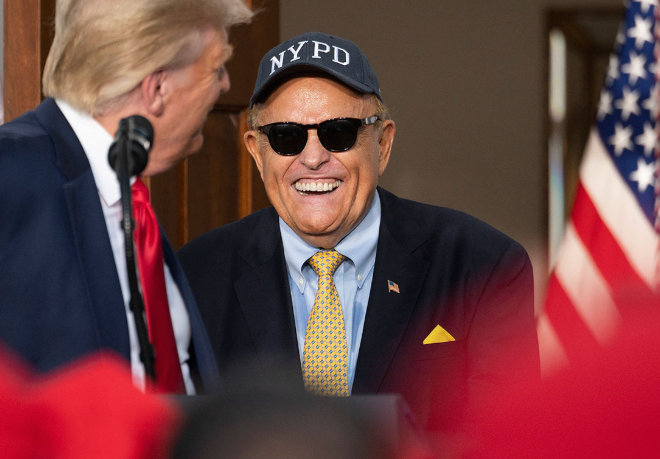 Trump repartió indultos: uno de los 77 es Rudy Giuliani
