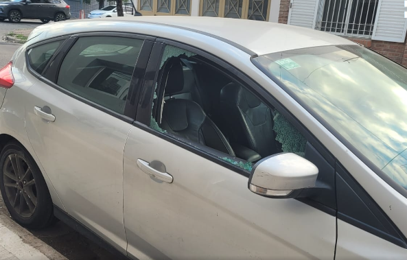 Al menos 15 autos destrozados en un mes en barrio Mariano Comas