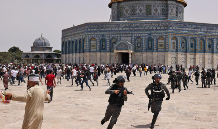 Sin tregua: colonos israelíes incendian una mezquita en Cisjordania