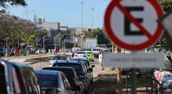Buscan ampliar el estacionamiento en ambas manos en calles paralelas y transversales a Aristóbulo del Valle