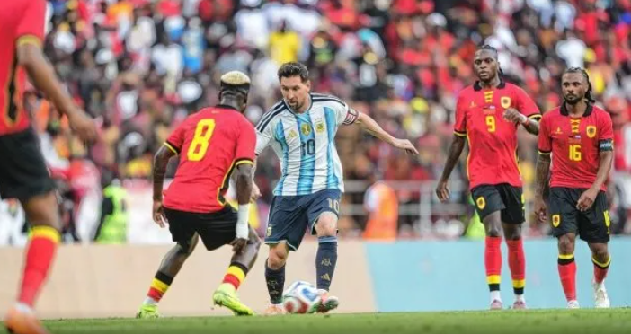 Argentina le ganó con comodidad a Angola en su último partido del año