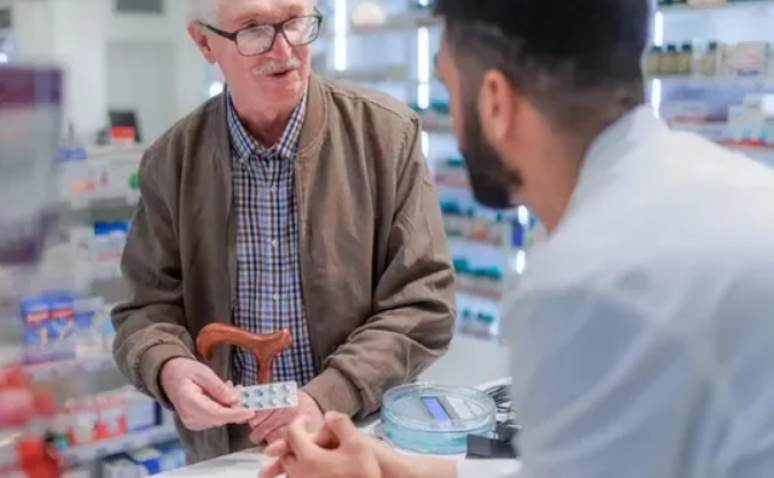 Alertan por deuda de PAMI con farmacias que dificulta entrega de medicamentos