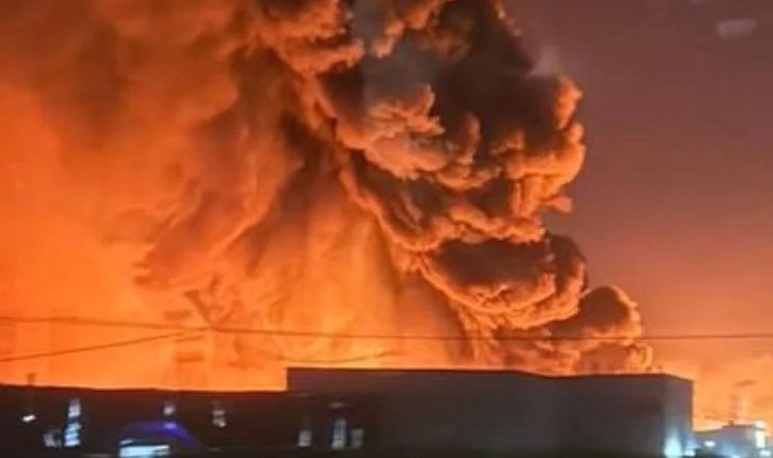 Terrible explosión en una fábrica agroquímica en Ezeiza: trabajaron decenas de dotaciones de bomberos