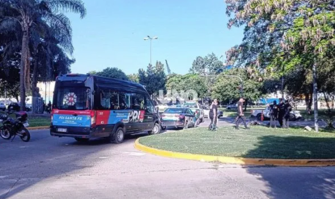 Buscan a un camionero que atropelló a dos motociclistas y se dio a la fuga en una zona de alto tránsito