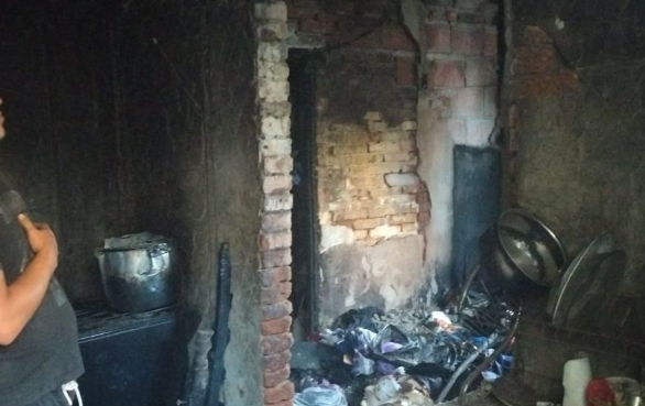 “Salió con lo puesto”: se le quemó la casa y perdió todo