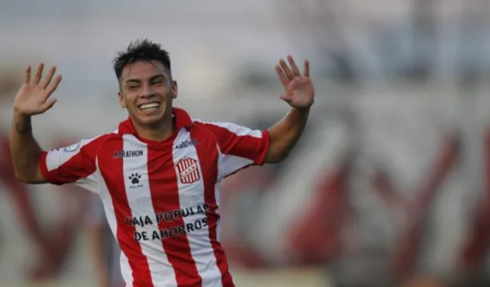 Un extremo en carpeta: Colón sigue de cerca a Lautaro Fedele