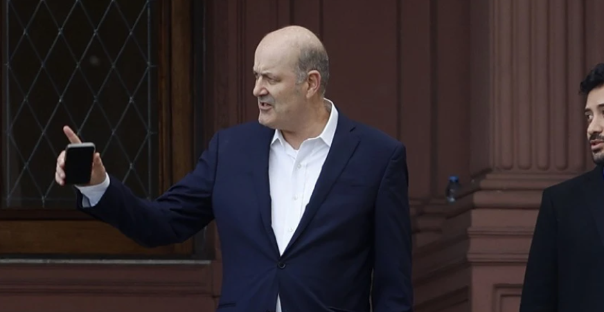 Sturzenegger dijo que los argentinos que hacen turismo en el exterior son “héroes de la producción”