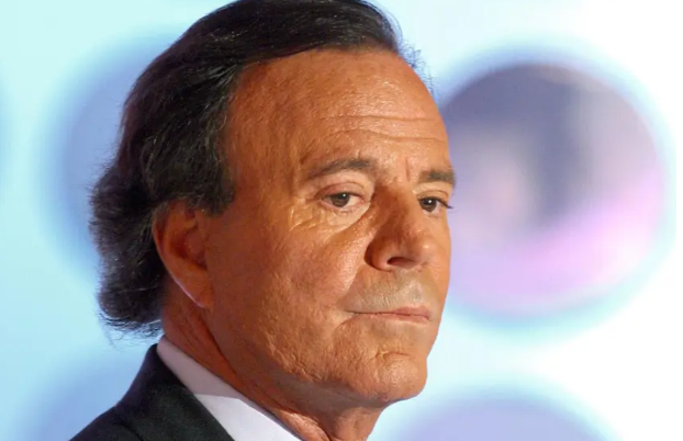 Denunciaron a Julio Iglesias por agresiones sexuales y abuso de poder