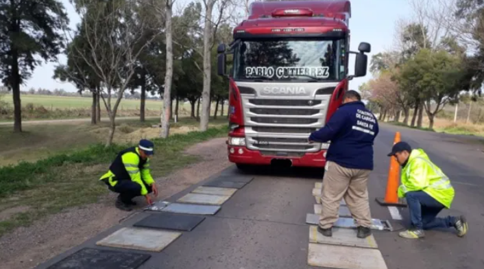 Controles de peso a camiones: detectaron excesos de hasta 26 toneladas en rutas de Santa Fe