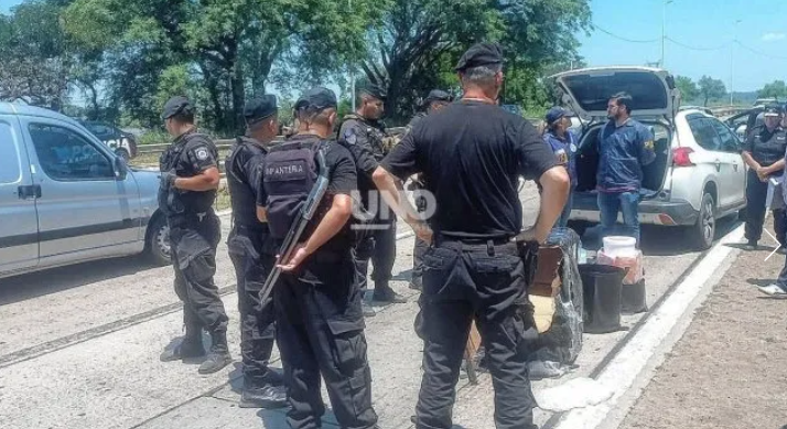 Espectacular persecución por las calles de la ciudad: secuestraron 12 kilos de cocaína escondidos dentro de dos secarropas