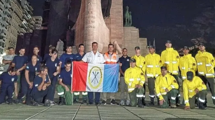 Con tecnología satelital y bombas de alta presión, Santa Fe envió 30 brigadistas para combatir los incendios forestales en Chubut
