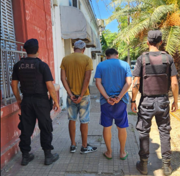 Detienen a tres hombres armados relacionados con el microtráfico de drogas
