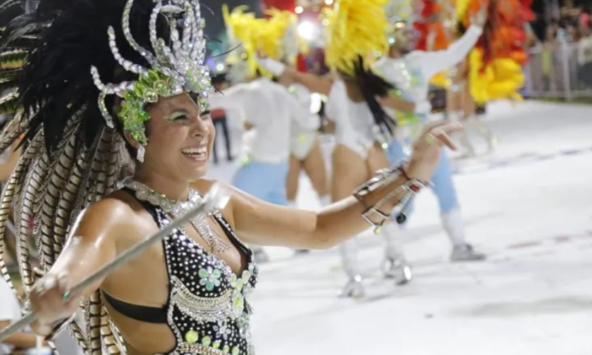 Reconquista vivió una multitudinaria primera noche de Carnaval