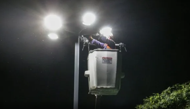 El municipio fija un plazo de 18 meses para que todo el alumbrado público de la ciudad de Santa Fe sea LED