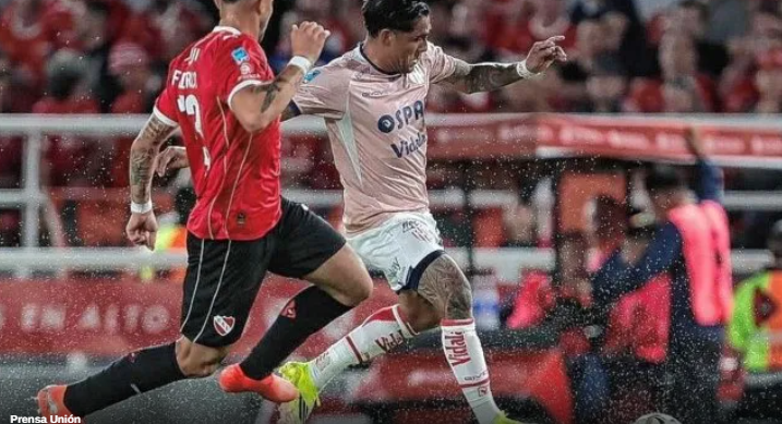 Unión pudo haberlo ganado pero con ayuda del árbitro Independiente lo empató