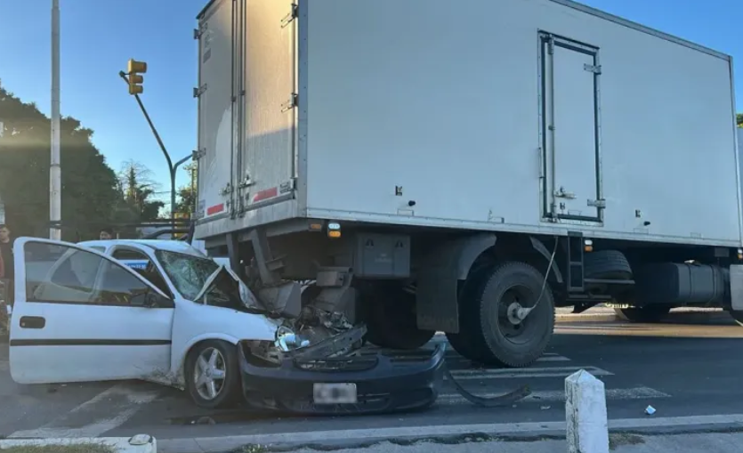 Demoras en la Ruta 1 por el choque entre autos y camiones
