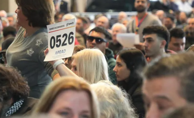 Autos, motos y un avión: más de 1.500 inscriptos en tres días para la subasta de bienes incautados al delito en Santa Fe