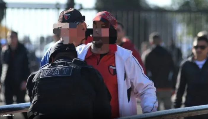 Tribuna Segura en Colón: una mujer con pedido de captura internacional y tres detenidos con prohibición de entrada