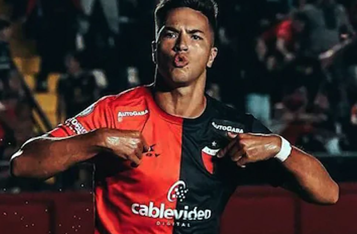 Nacho Lago, figura de Colón recibió una sorpresa de su novio y conmovió a todo el fútbol argentino