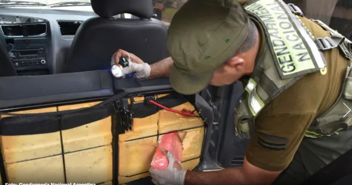 De Jujuy a Arroyo Seco con cocaína: un santafesino cayó con casi 12 kilos ocultos en el auto