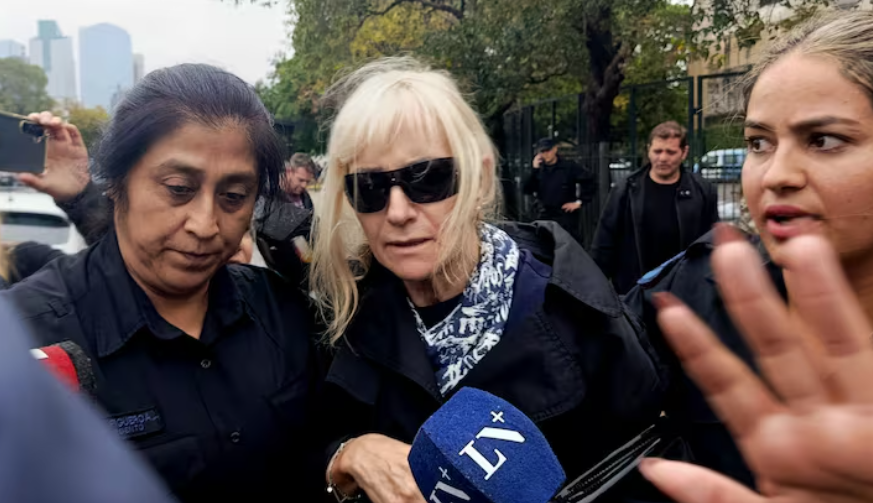 Declararon las dos jubiladas que le vendieron y le financiaron el departamento a Adorni