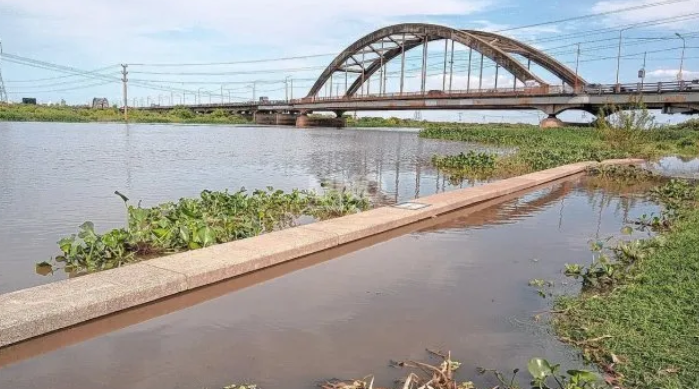 Fuertes lluvias en Santa Fe: desde el INA advierten por un repunte del río Salado ante “suelos saturados”