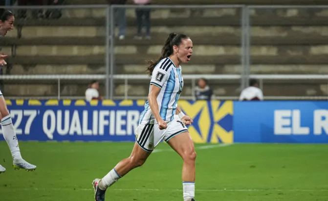 Argentina ganó y se afianza en la cima de la Liga de Naciones