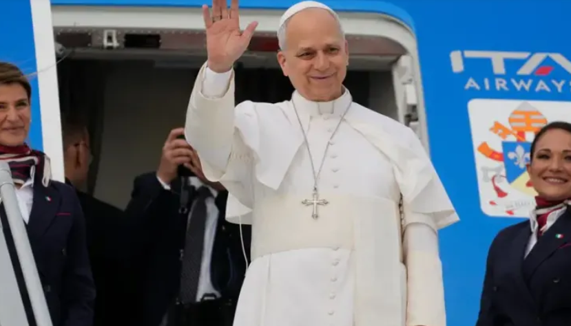 El Papa León XIV advirtió que “el mundo está siendo destruido por unos pocos tiranos”