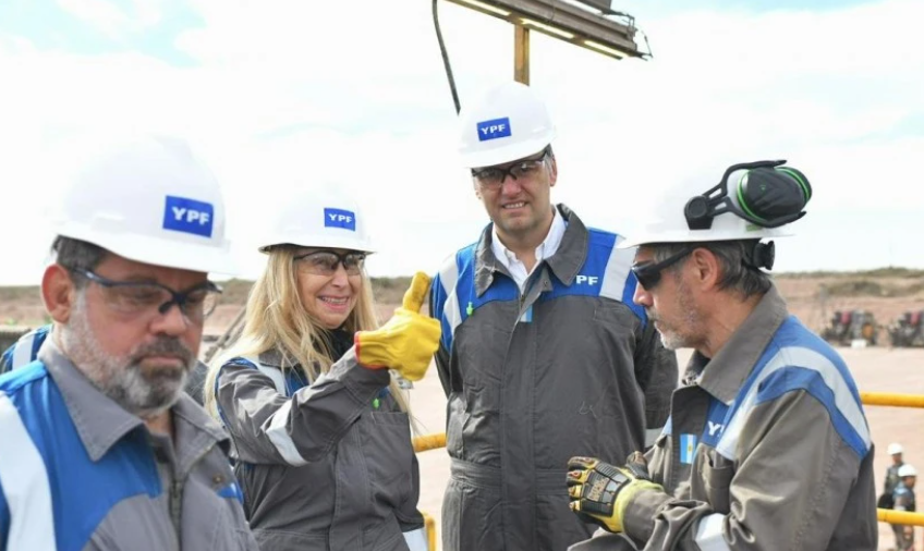 Milei analiza echar a Adorni cuando baje el escándalo, para no mostrar debilidad política