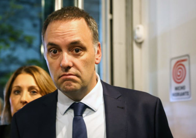 El hijo de la jubilada declaró que Adorni le debe US$ 65.000 por el departamento de Caballito