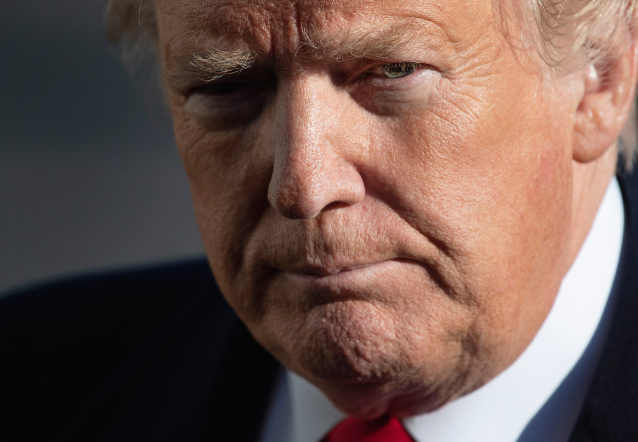 Momento de tensión: evacuaron de urgencia a Trump en medio de una cena tras reportes de disparos