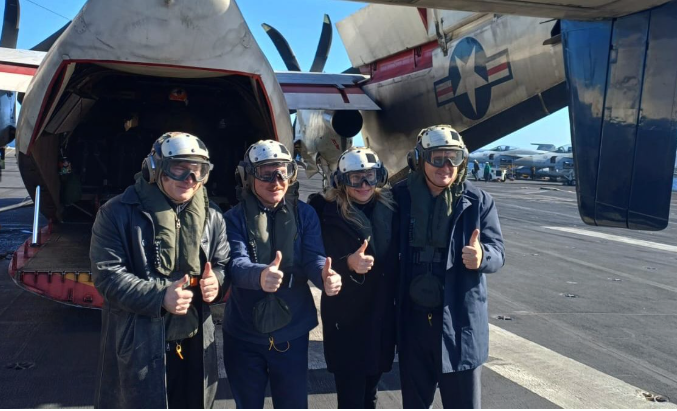 Más cipayo no se consigue: Milei fue a Mar del Plata solo para fotografiarse en un portaaviones yankee