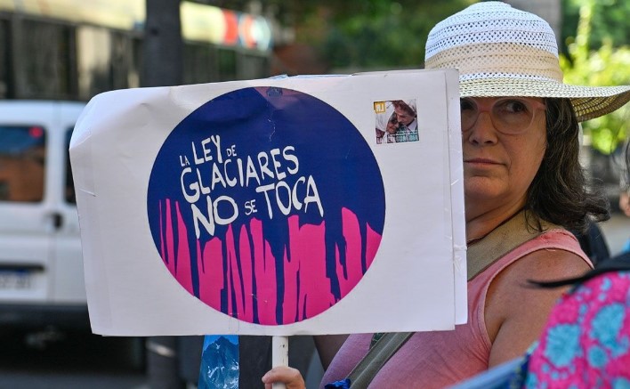Marcha de antorchas por los glaciares y el presupuesto universitario