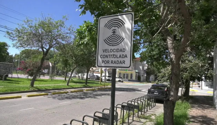 ¿Adiós a las fotomultas en calle Marcial Candioti?: el Concejo votó a favor de retirar el radar