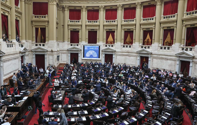 Diputados de la oposición impulsan una sesión especial para pedir la interpelación de Adorni