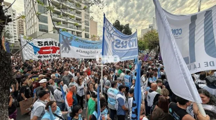 La comunidad santafesina vuelve a las calles para exigir  el cumplimiento de la Ley de Financiamiento